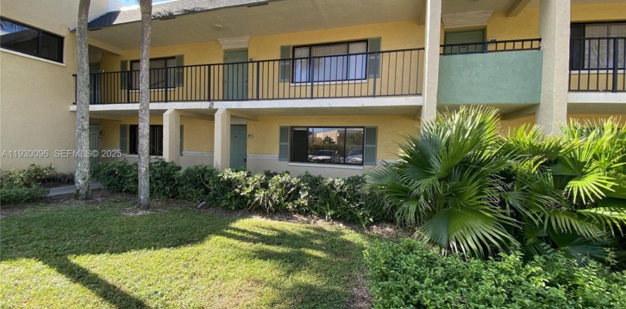 Condominio en Boynton Beach, Florida, 2 dormitorios № 2034751