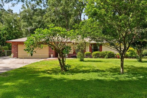 House in Orlando, Florida 4 bedrooms, 242.1 sq.m. № 1825285 - photo 1