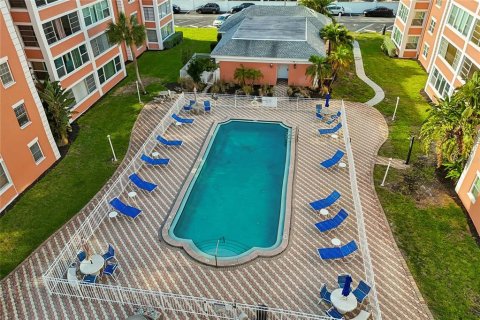 Copropriété à louer à Saint Petersburg, Floride: 2 chambres, 106.84 m2 № 2433468 - photo 2