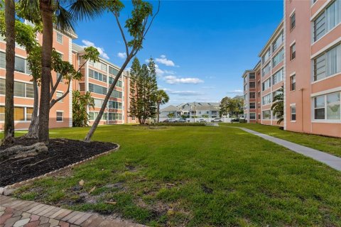 Copropriété à louer à Saint Petersburg, Floride: 2 chambres, 106.84 m2 № 2433468 - photo 9