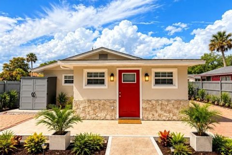 House in Titusville, Florida 2 bedrooms, 52.49 sq.m. № 2378348