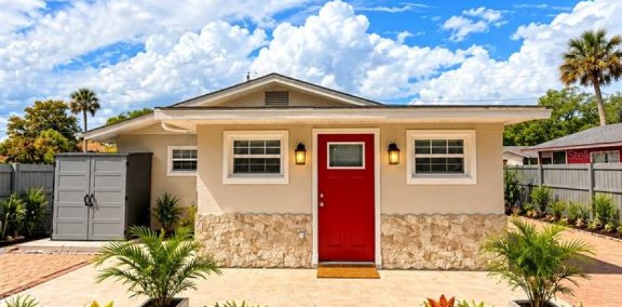 House in Titusville, Florida 2 bedrooms, 52.49 sq.m. № 2378348