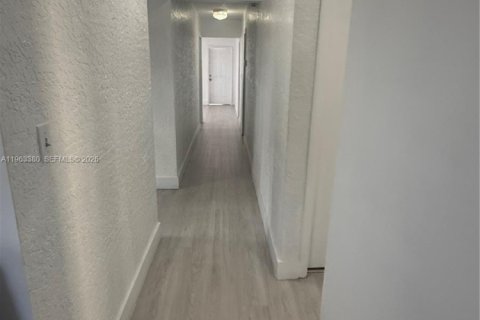 Villa ou maison à vendre à Hialeah, Floride: 3 chambres, 138.05 m2 № 2025722 - photo 6