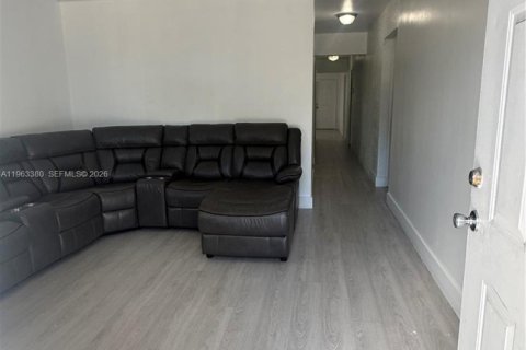 Villa ou maison à vendre à Hialeah, Floride: 3 chambres, 138.05 m2 № 2025722 - photo 4