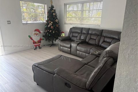 Villa ou maison à vendre à Hialeah, Floride: 3 chambres, 138.05 m2 № 2025722 - photo 5