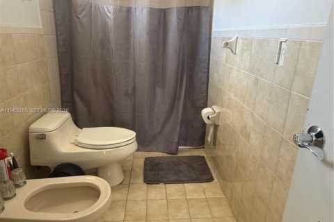 Villa ou maison à vendre à Hialeah, Floride: 3 chambres, 138.05 m2 № 2025722 - photo 15