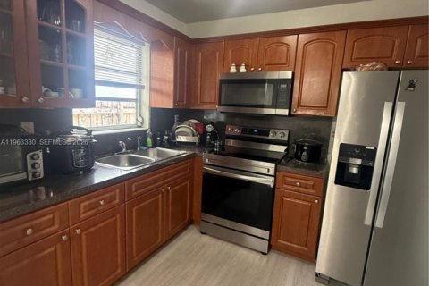 Villa ou maison à vendre à Hialeah, Floride: 3 chambres, 138.05 m2 № 2025722 - photo 9