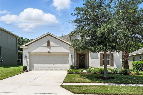 House in Grand Island, Florida 4 bedrooms, 174.93 sq.m. № 1807393 - photo 1