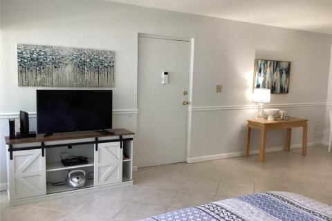 Condominio en alquiler en Seminole, Florida, 1 dormitorio, 49.24 m2 № 2205209 - foto 8