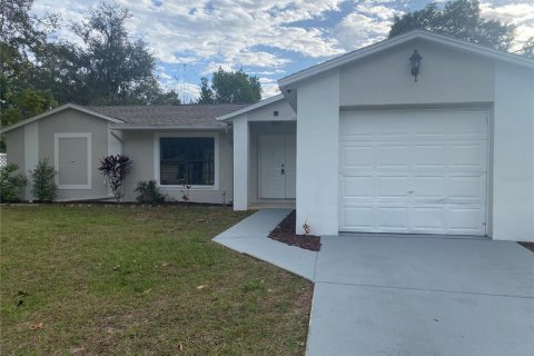 House in Spring Hill, Florida 3 bedrooms, 105.82 sq.m. № 2149325
