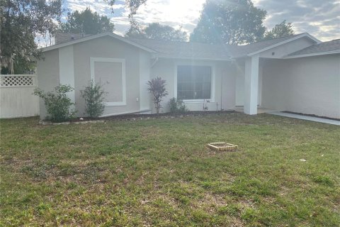 House in Spring Hill, Florida 3 bedrooms, 105.82 sq.m. № 2149325 - photo 2