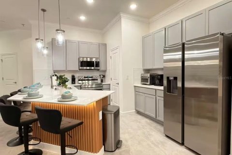 Townhouse in Orlando, Florida 5 bedrooms, 178.19 sq.m. № 2166114 - photo 4
