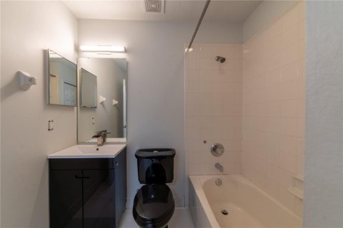 Townhouse in Orlando, Florida 3 bedrooms, 145.86 sq.m. № 2213349 - photo 18