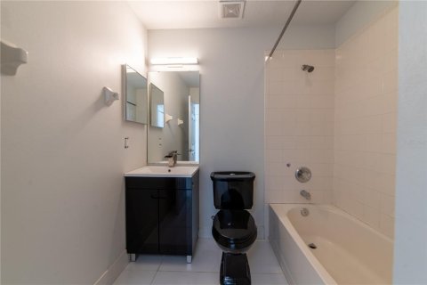 Townhouse in Orlando, Florida 3 bedrooms, 145.86 sq.m. № 2213349 - photo 19