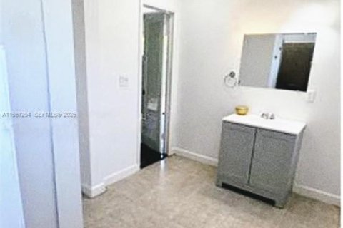 Villa ou maison à vendre à Biscayne Park, Floride: 2 chambres, 115.66 m2 № 2029599 - photo 7