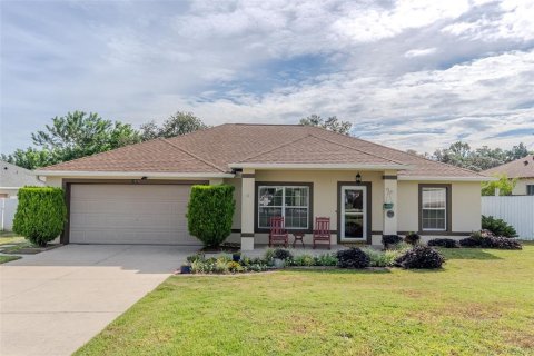 House in Clermont, Florida 3 bedrooms, 141.86 sq.m. № 2395650