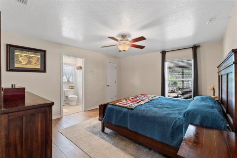 House in Clermont, Florida 3 bedrooms, 141.86 sq.m. № 2395650 - photo 12
