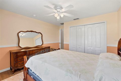 House in Clermont, Florida 3 bedrooms, 141.86 sq.m. № 2395650 - photo 16