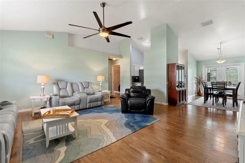 House in Clermont, Florida 3 bedrooms, 141.86 sq.m. № 2395650 - photo 5