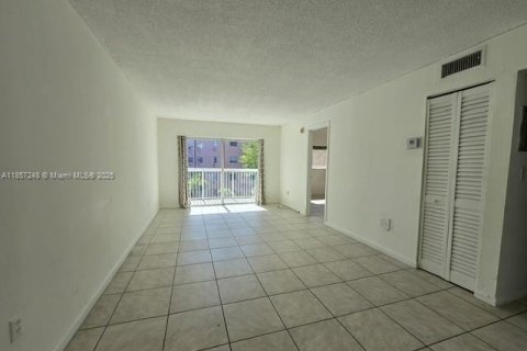 Condo in Miami, Florida, 1 bedroom  № 1889532 - photo 13