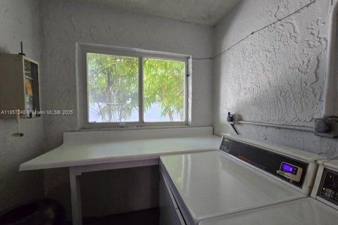 Condo in Miami, Florida, 1 bedroom  № 1889532 - photo 22