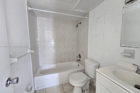 Condo in Miami, Florida, 1 bedroom  № 1889532 - photo 19