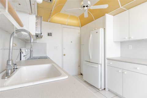 Condominio en venta en Hallandale Beach, Florida, 2 dormitorios, 106.37 m2 № 1839308 - foto 20