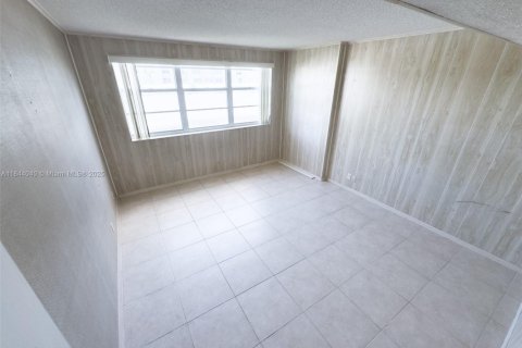 Condominio en venta en Hallandale Beach, Florida, 2 dormitorios, 106.37 m2 № 1839308 - foto 23