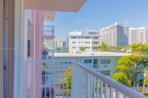 Condominio en venta en Hallandale Beach, Florida, 2 dormitorios, 106.37 m2 № 1839308 - foto 1