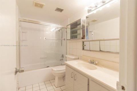 Condominio en venta en Hallandale Beach, Florida, 2 dormitorios, 106.37 m2 № 1839308 - foto 30
