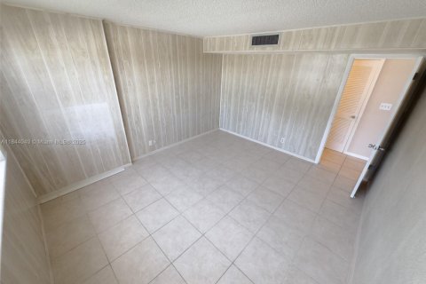 Condominio en venta en Hallandale Beach, Florida, 2 dormitorios, 106.37 m2 № 1839308 - foto 24