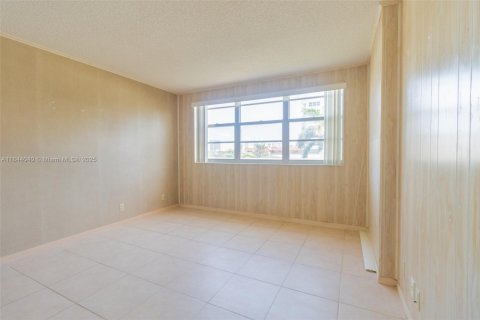 Condominio en venta en Hallandale Beach, Florida, 2 dormitorios, 106.37 m2 № 1839308 - foto 27