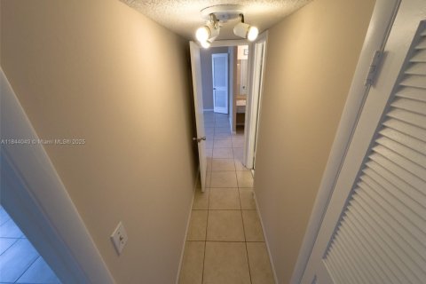 Condominio en venta en Hallandale Beach, Florida, 2 dormitorios, 106.37 m2 № 1839308 - foto 22