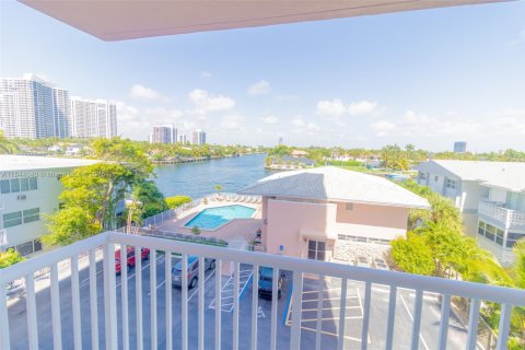 Condominio en venta en Hallandale Beach, Florida, 2 dormitorios, 106.37 m2 № 1839308 - foto 3