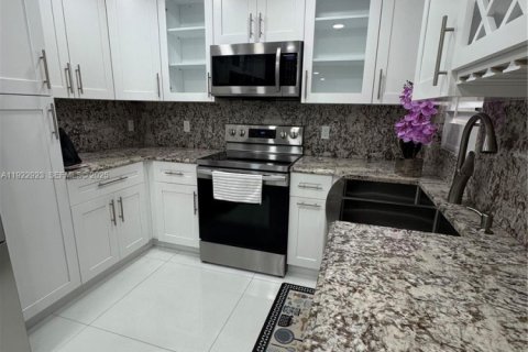 Copropriété à vendre à Coconut Creek, Floride: 3 chambres, 101.54 m2 № 1976740 - photo 2