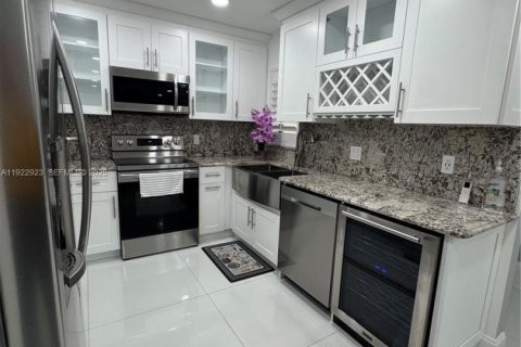 Copropriété à vendre à Coconut Creek, Floride: 3 chambres, 101.54 m2 № 1976740 - photo 1