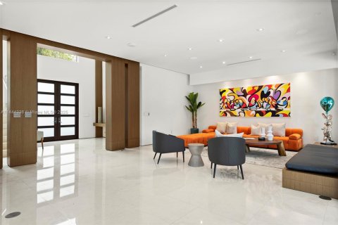 House in Miami, Florida 7 bedrooms, 506.5 sq.m. № 692810 - photo 12