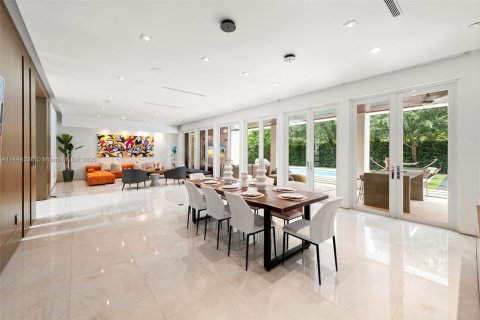 House in Miami, Florida 7 bedrooms, 506.5 sq.m. № 692810 - photo 21