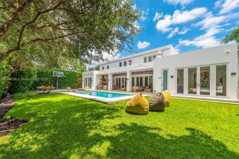 House in Miami, Florida 7 bedrooms, 506.5 sq.m. № 692810 - photo 2