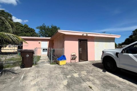 Casa en venta en West Palm Beach, Florida, 5 dormitorios, 167.22 m2 № 1966008 - foto 13