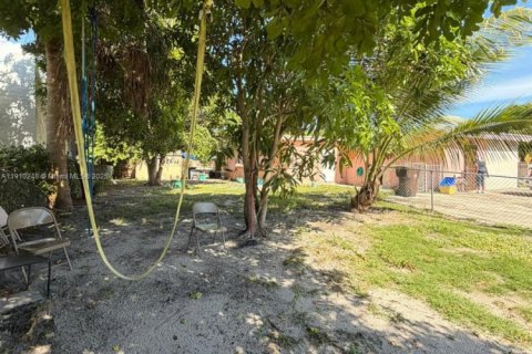 Casa en venta en West Palm Beach, Florida, 5 dormitorios, 167.22 m2 № 1966008 - foto 14