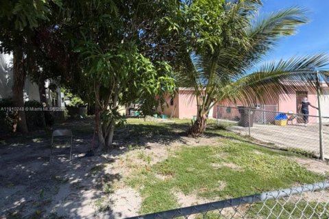 Casa en venta en West Palm Beach, Florida, 5 dormitorios, 167.22 m2 № 1966008 - foto 21