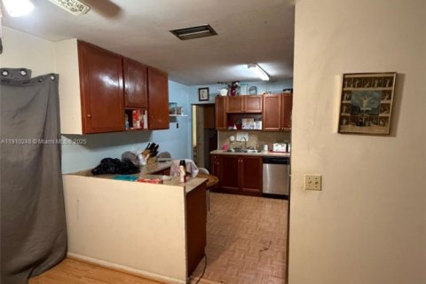 Casa en venta en West Palm Beach, Florida, 5 dormitorios, 167.22 m2 № 1966008 - foto 5