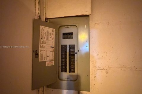 Casa en venta en West Palm Beach, Florida, 5 dormitorios, 167.22 m2 № 1966008 - foto 11