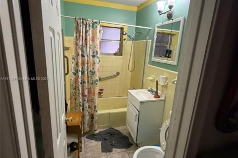 Casa en venta en West Palm Beach, Florida, 5 dormitorios, 167.22 m2 № 1966008 - foto 16