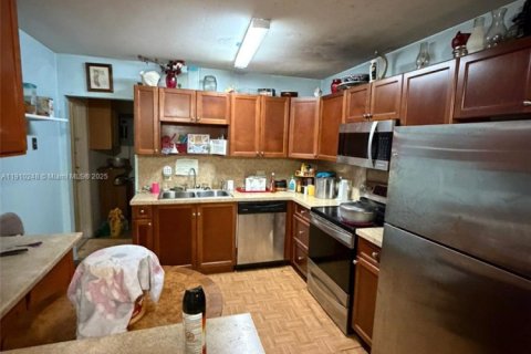 Casa en venta en West Palm Beach, Florida, 5 dormitorios, 167.22 m2 № 1966008 - foto 4