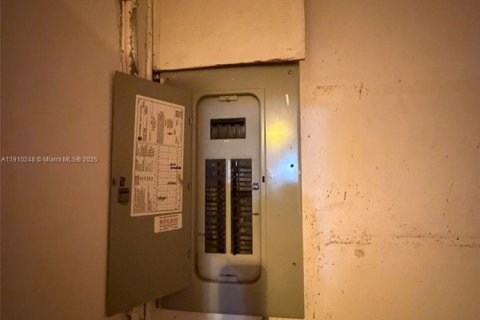 Casa en venta en West Palm Beach, Florida, 5 dormitorios, 167.22 m2 № 1966008 - foto 17