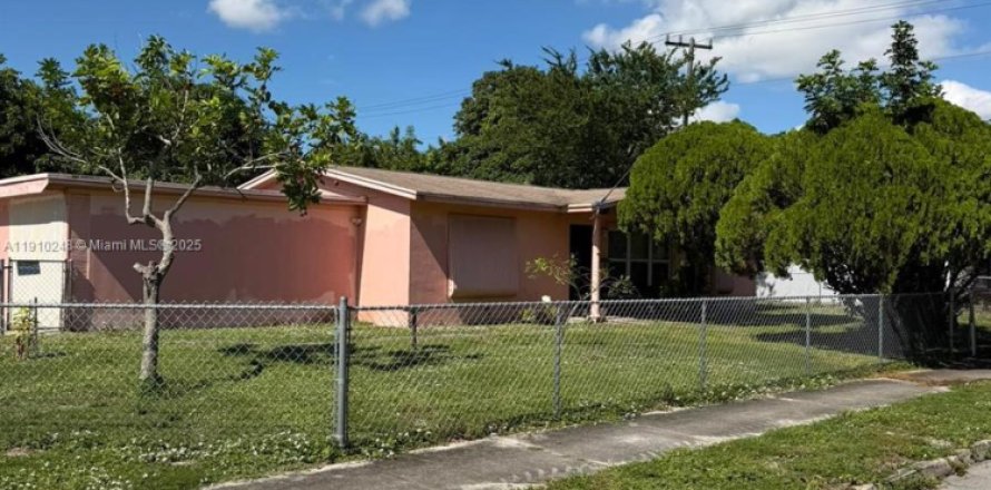 Casa en West Palm Beach, Florida 5 dormitorios, 167.22 m2 № 1966008