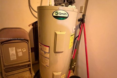 Casa en venta en West Palm Beach, Florida, 5 dormitorios, 167.22 m2 № 1966008 - foto 10