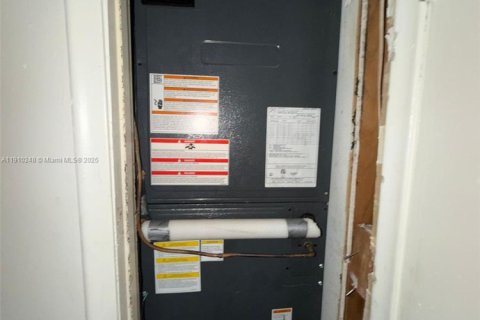 Casa en venta en West Palm Beach, Florida, 5 dormitorios, 167.22 m2 № 1966008 - foto 9